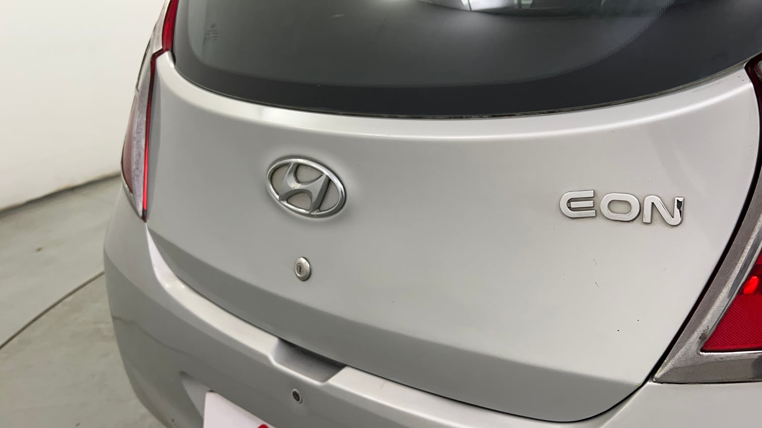 Used 2018 Hyundai Eon Era + Petrol Manual dents MINOR SCRATCH