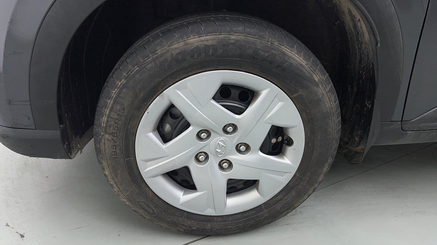 Used 2022 Hyundai Venue SX 1.2 Petrol Petrol Manual tyres LEFT FRONT TYRE RIM VIEW