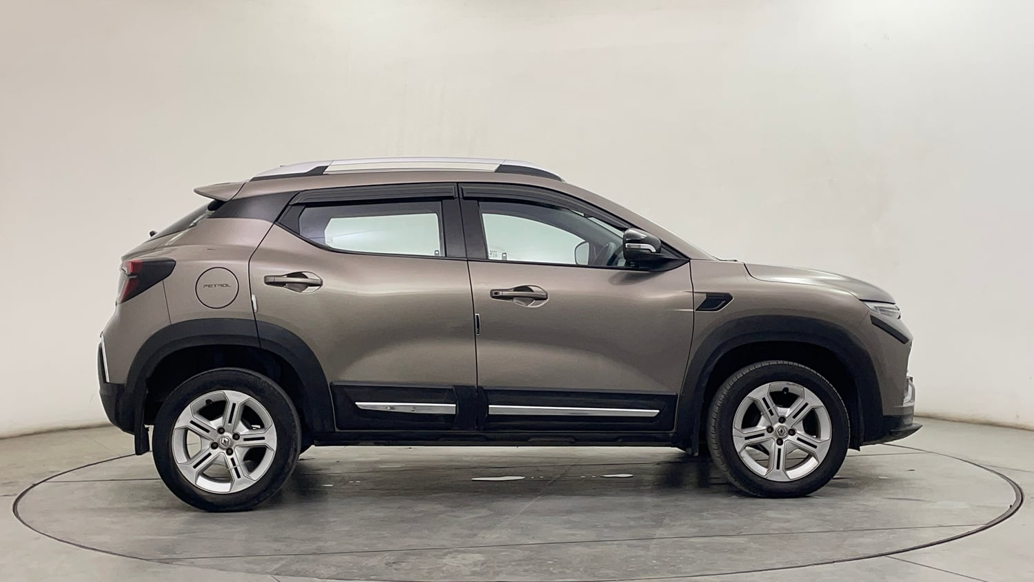 Used 2021 Renault Kiger RXT 1.0 Turbo MT Petrol Manual exterior RIGHT SIDE VIEW