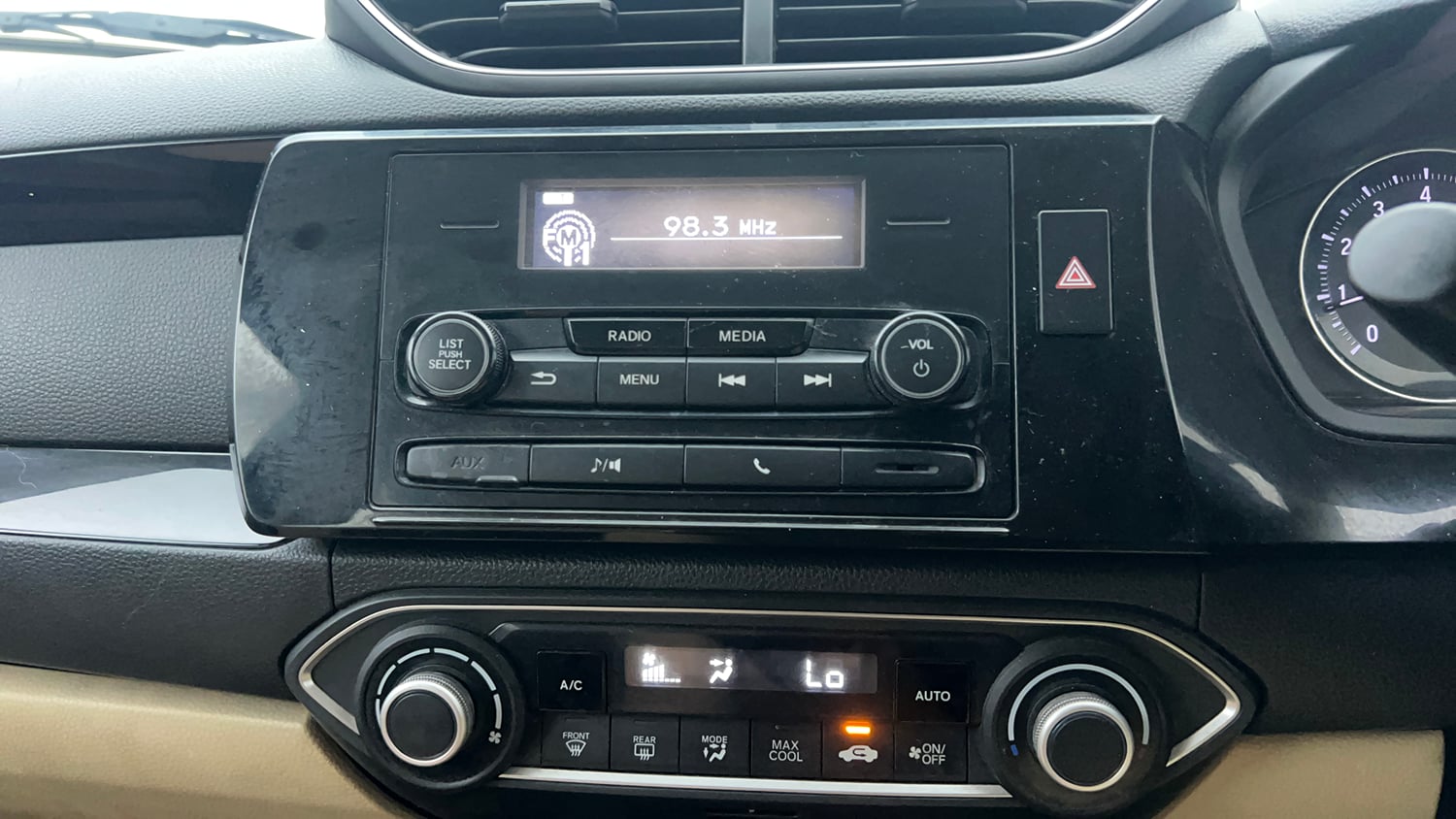 Used 2019 Honda Amaze 1.2 V CVT Petrol Petrol Automatic interior MUSIC SYSTEM & AC CONTROL VIEW