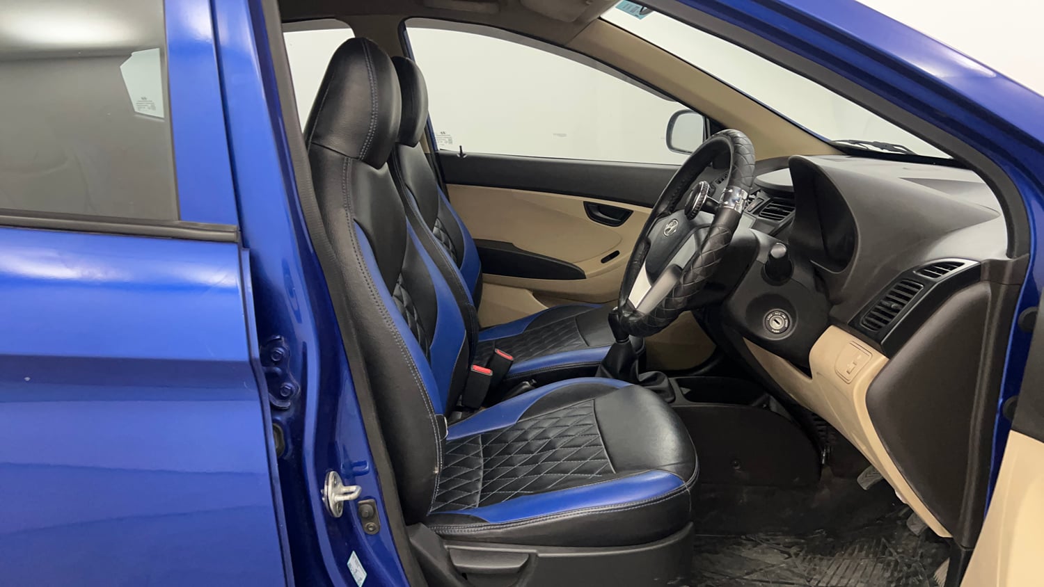 Used 2017 Hyundai Eon Era + AirBag Petrol Manual interior RIGHT SIDE FRONT DOOR CABIN VIEW