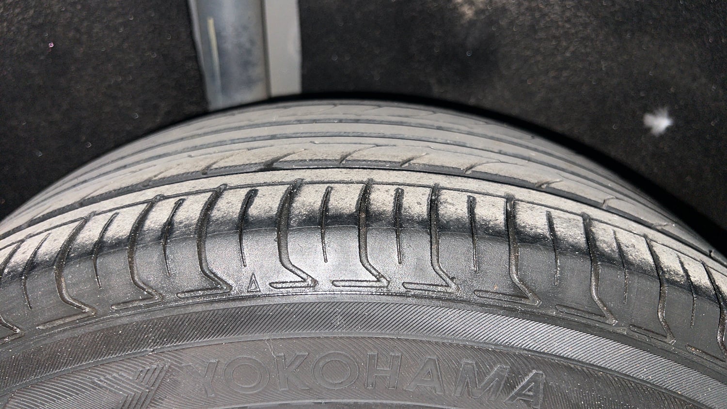 Used 2017 Ford EcoSport Titanium 1.5L Ti-VCT AT Petrol Automatic tyres RIGHT REAR TYRE TREAD VIEW