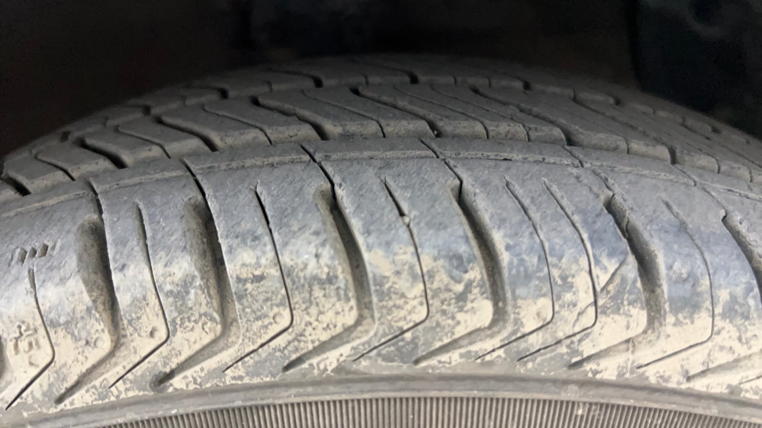 Used 2015 Hyundai Grand i10 Sportz AT 1.2 Kappa VTVT Petrol Automatic tyres RIGHT FRONT TYRE TREAD VIEW