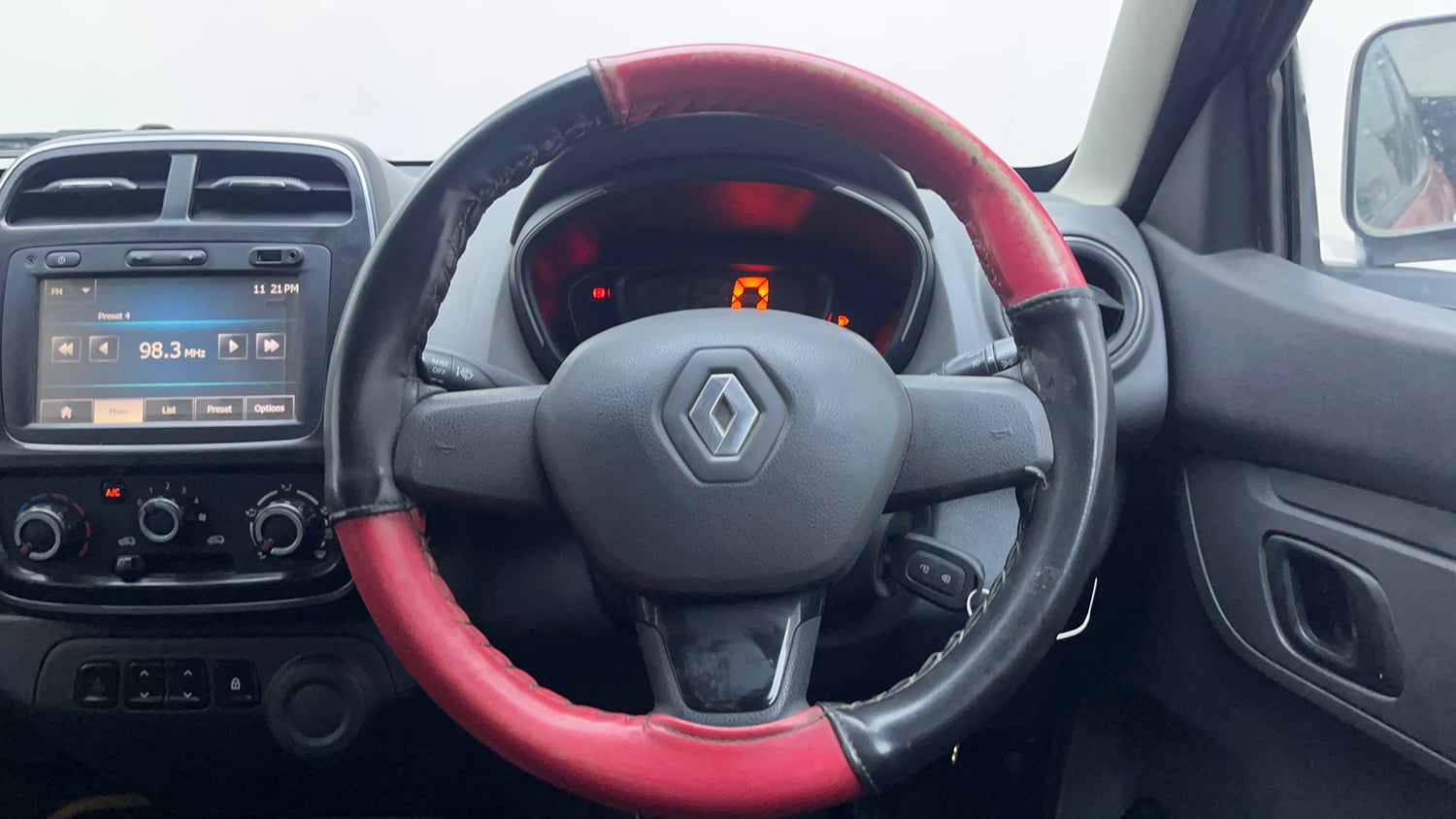 Used 2016 Renault Kwid RXT Petrol Manual interior STEERING VIEW