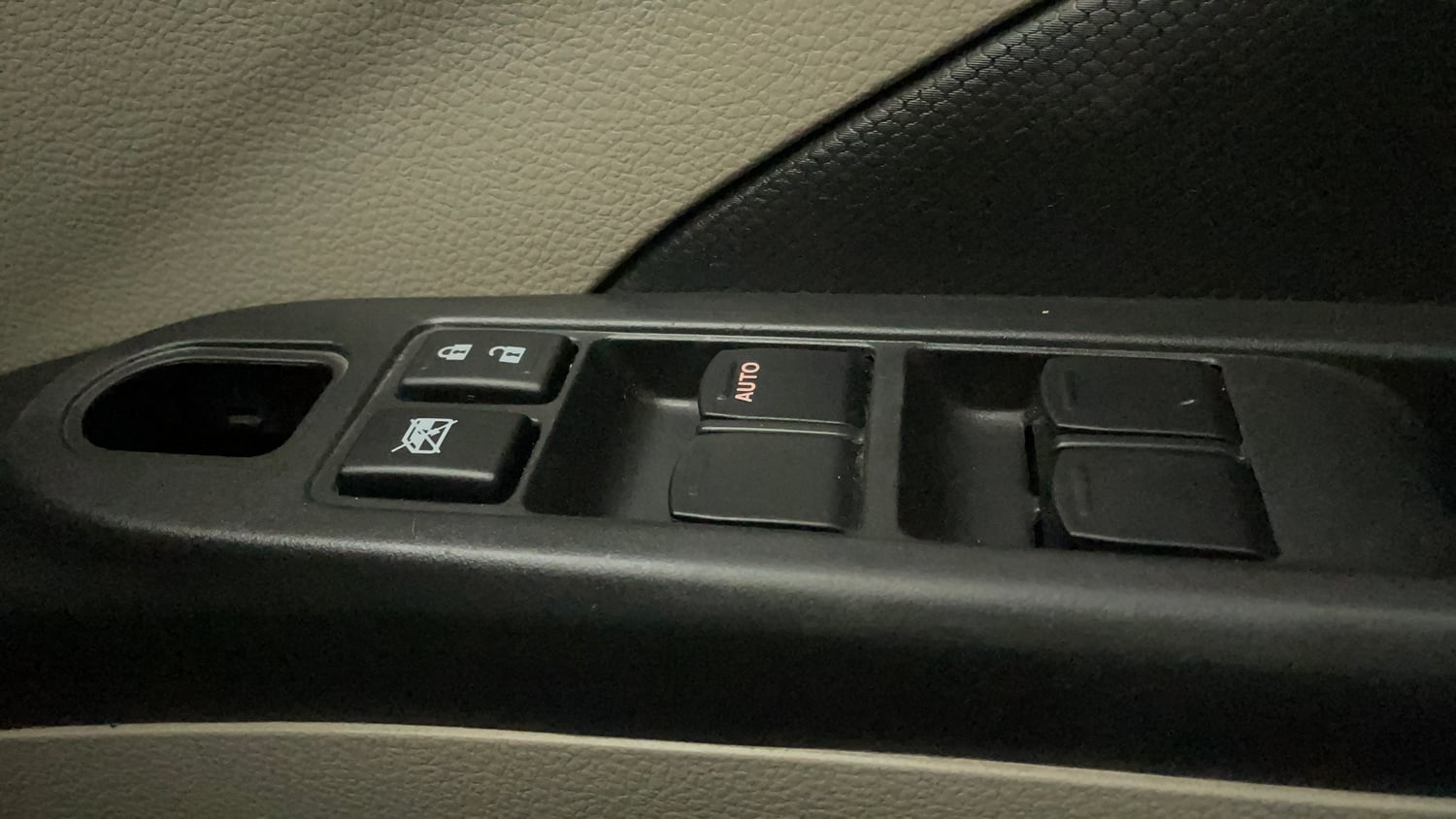Used 2014 Maruti Suzuki Celerio VXi AMT Petrol Automatic top_features Power windows