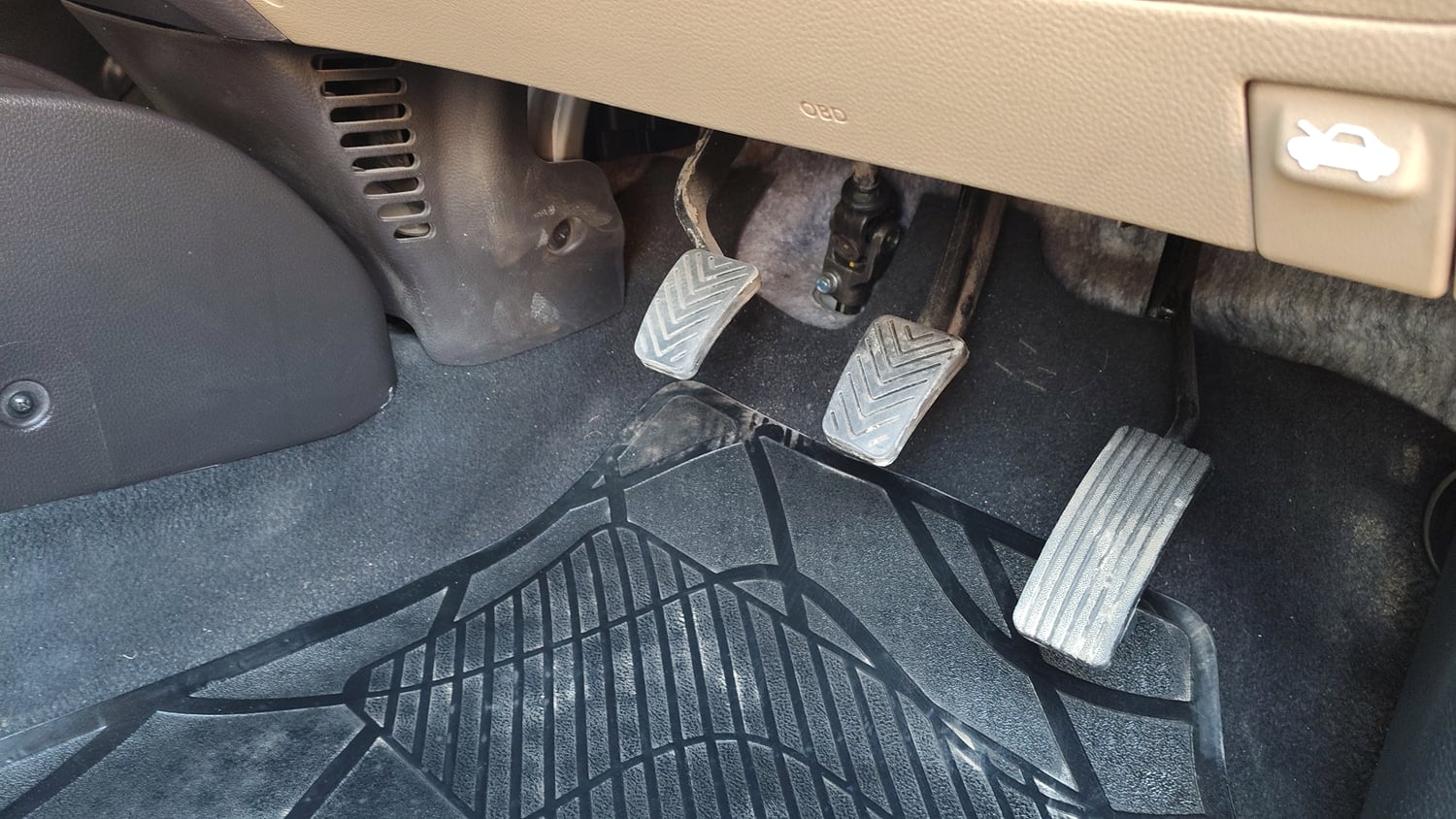 Used 2018 Hyundai Eon Magna + Petrol Manual interior PEDALS VIEW