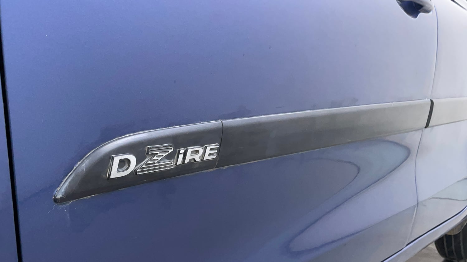 Used 2017 Maruti Suzuki Dzire ZXi AMT Petrol Automatic dents MINOR SCRATCH