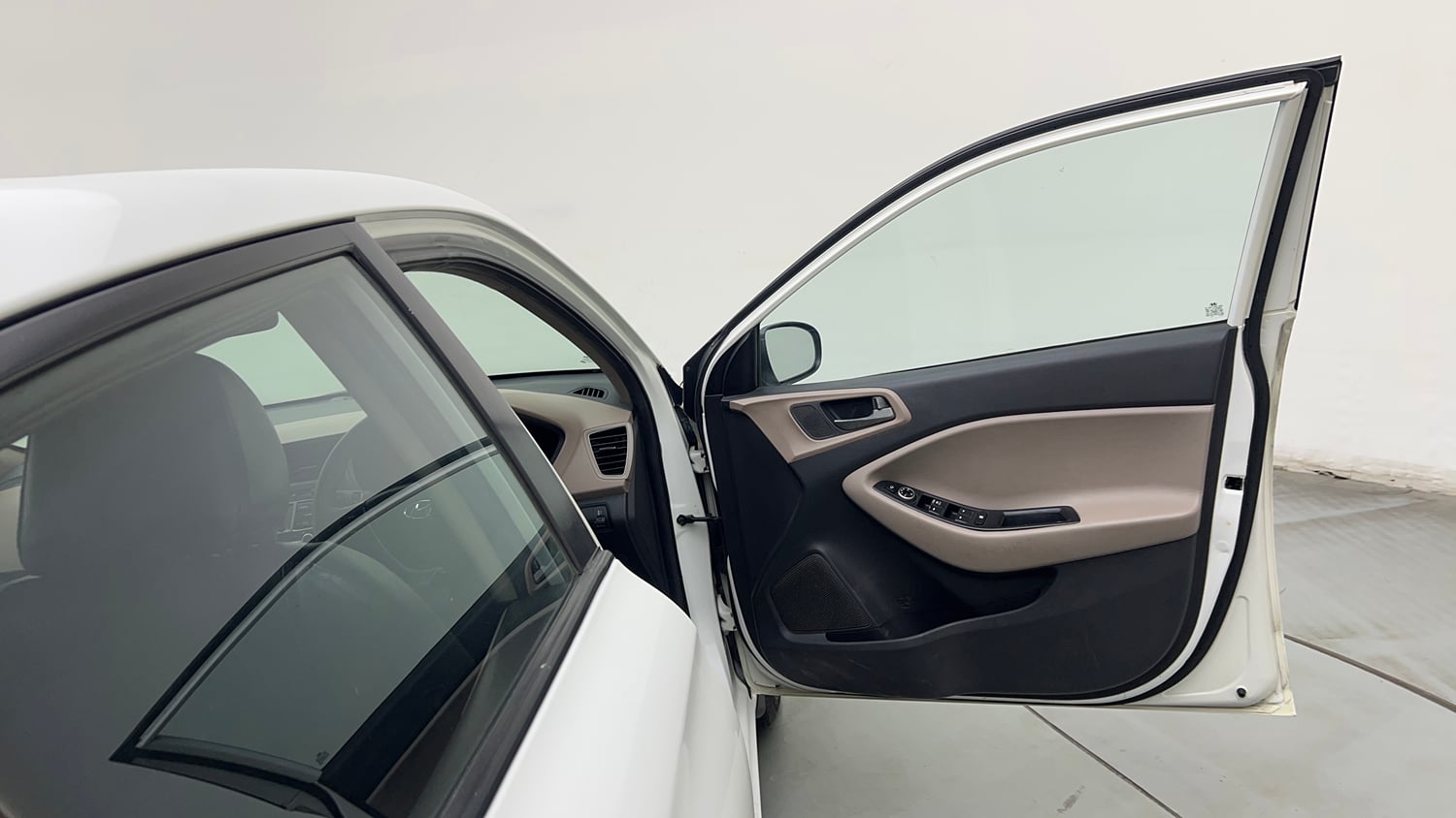 Used 2016 Hyundai Elite i20 Sportz 1.2 Petrol Manual interior RIGHT FRONT DOOR OPEN VIEW