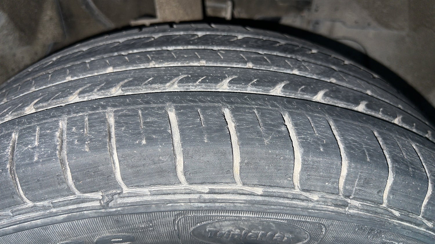 Used 2018 Tata Nexon XM Petrol Manual tyres RIGHT FRONT TYRE TREAD VIEW