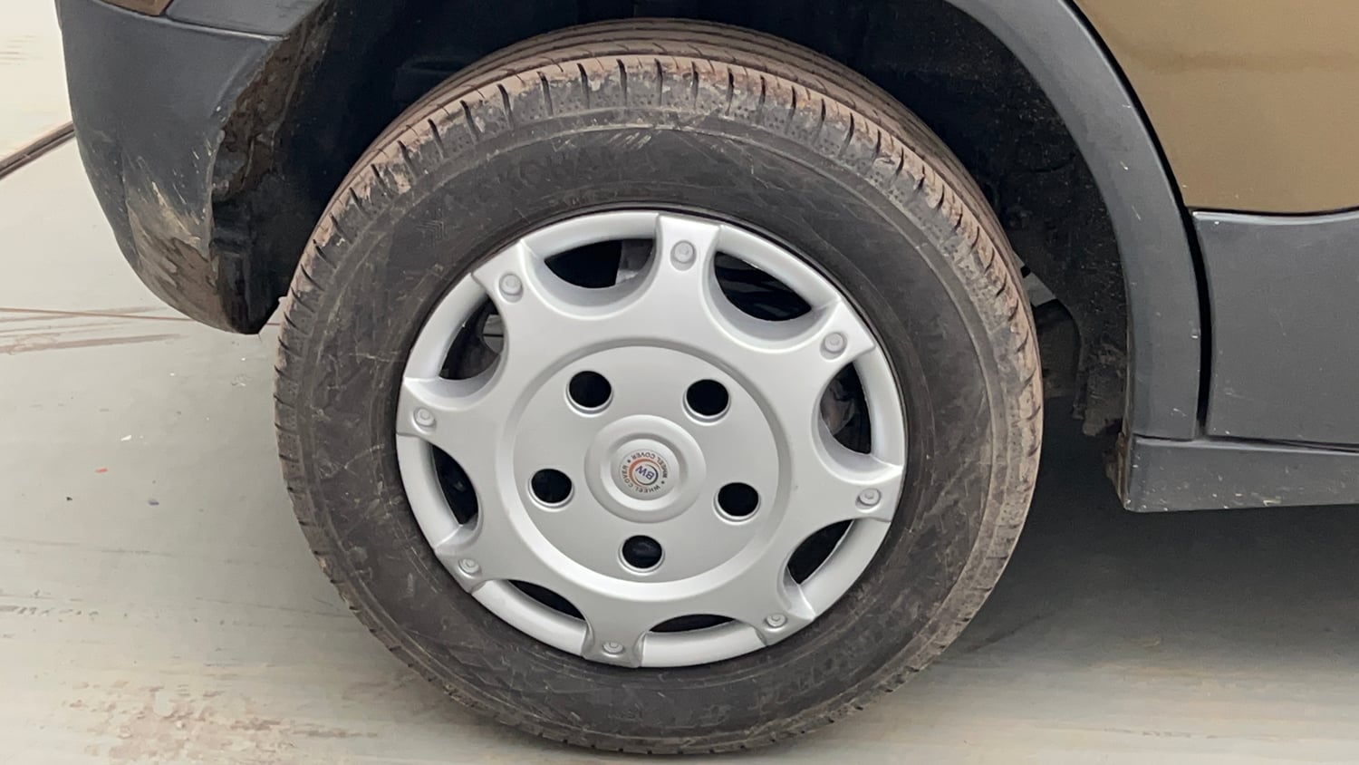 Used 2022 Tata Punch Accomplished AMT Petrol Automatic tyres RIGHT REAR TYRE RIM VIEW