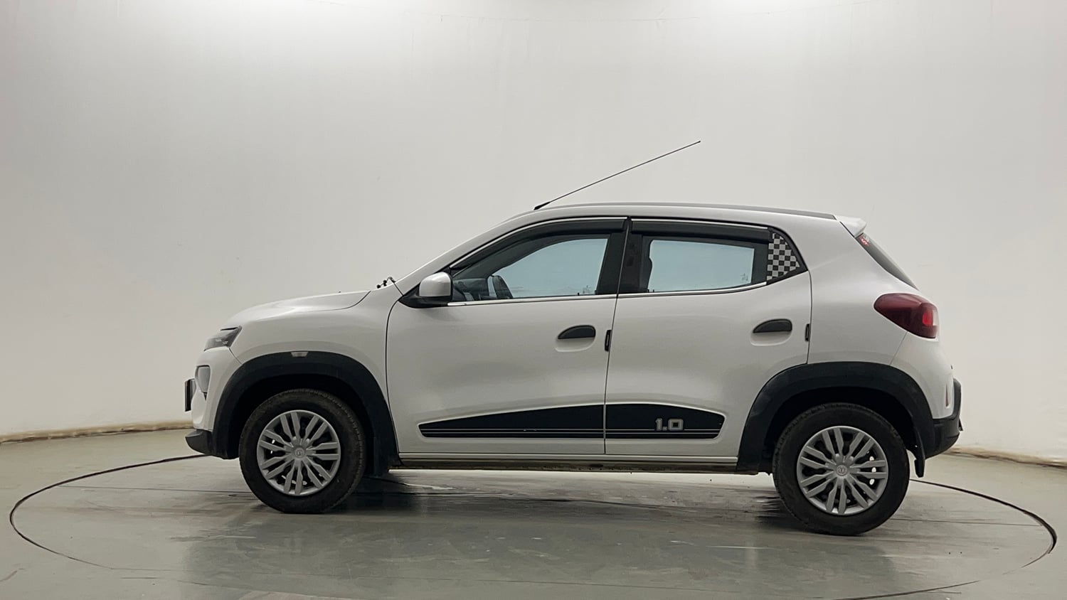 Used 2022 Renault Kwid RXT 1.0 (O) Petrol Manual exterior LEFT SIDE VIEW