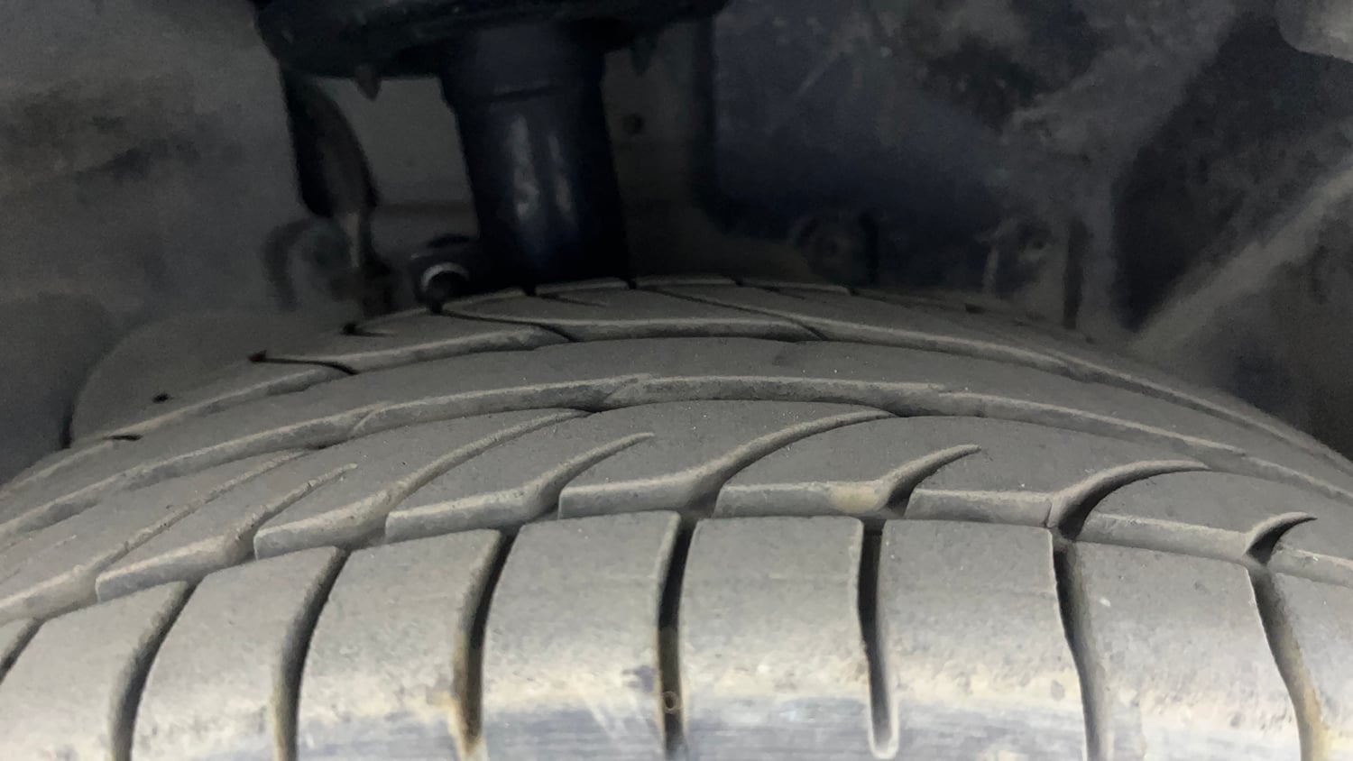 Used 2017 Ford EcoSport Titanium 1.5L Ti-VCT Petrol Manual tyres RIGHT FRONT TYRE TREAD VIEW