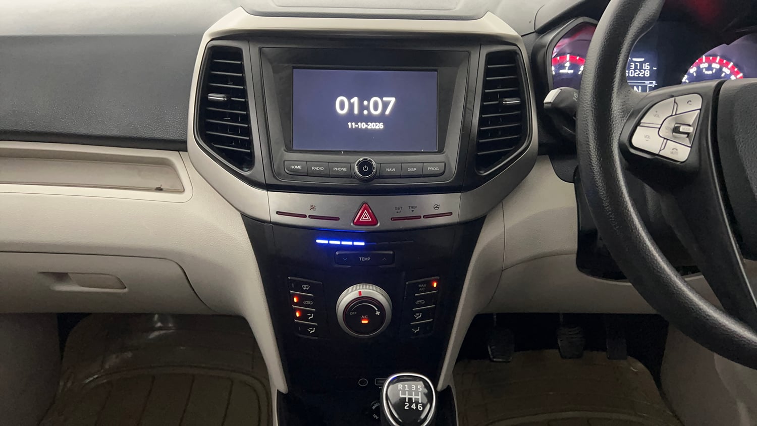 Used 2021 Mahindra XUV 300 W6 1.2 Petrol Petrol Manual interior MUSIC SYSTEM & AC CONTROL VIEW