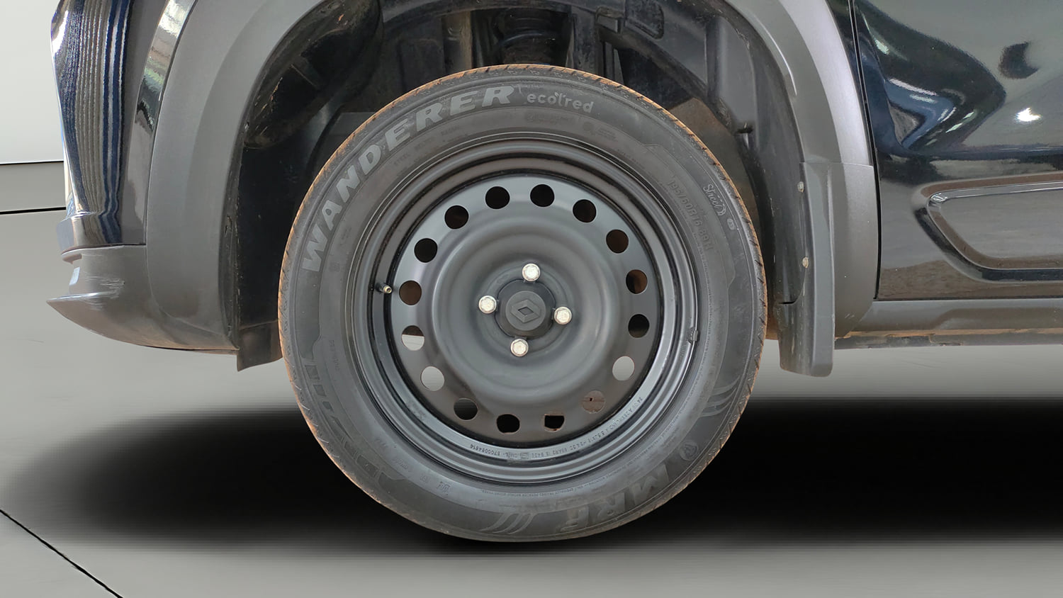 Used 2024 Renault Kiger RXE Petrol Manual tyres LEFT FRONT TYRE RIM VIEW