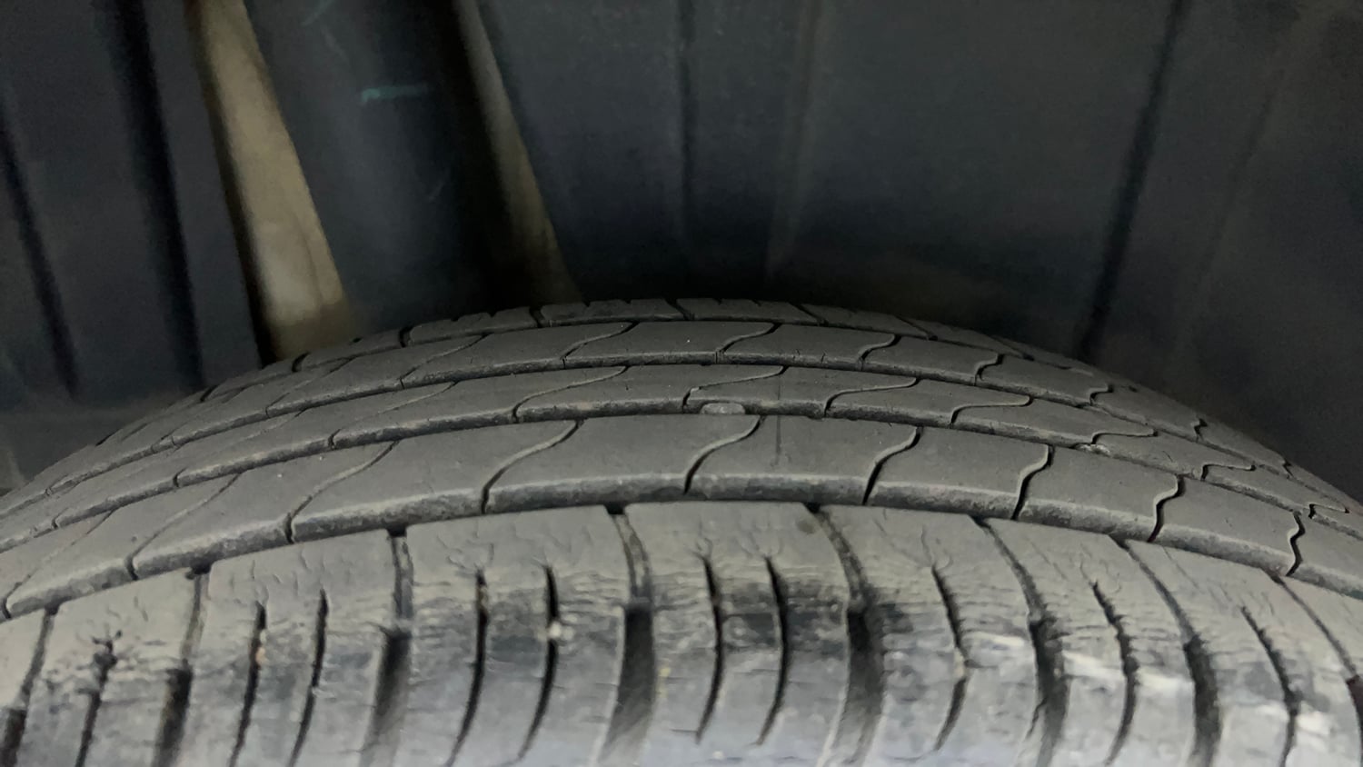 Used 2023 Maruti Suzuki XL6 Zeta AT Petrol Petrol Automatic tyres RIGHT REAR TYRE TREAD VIEW