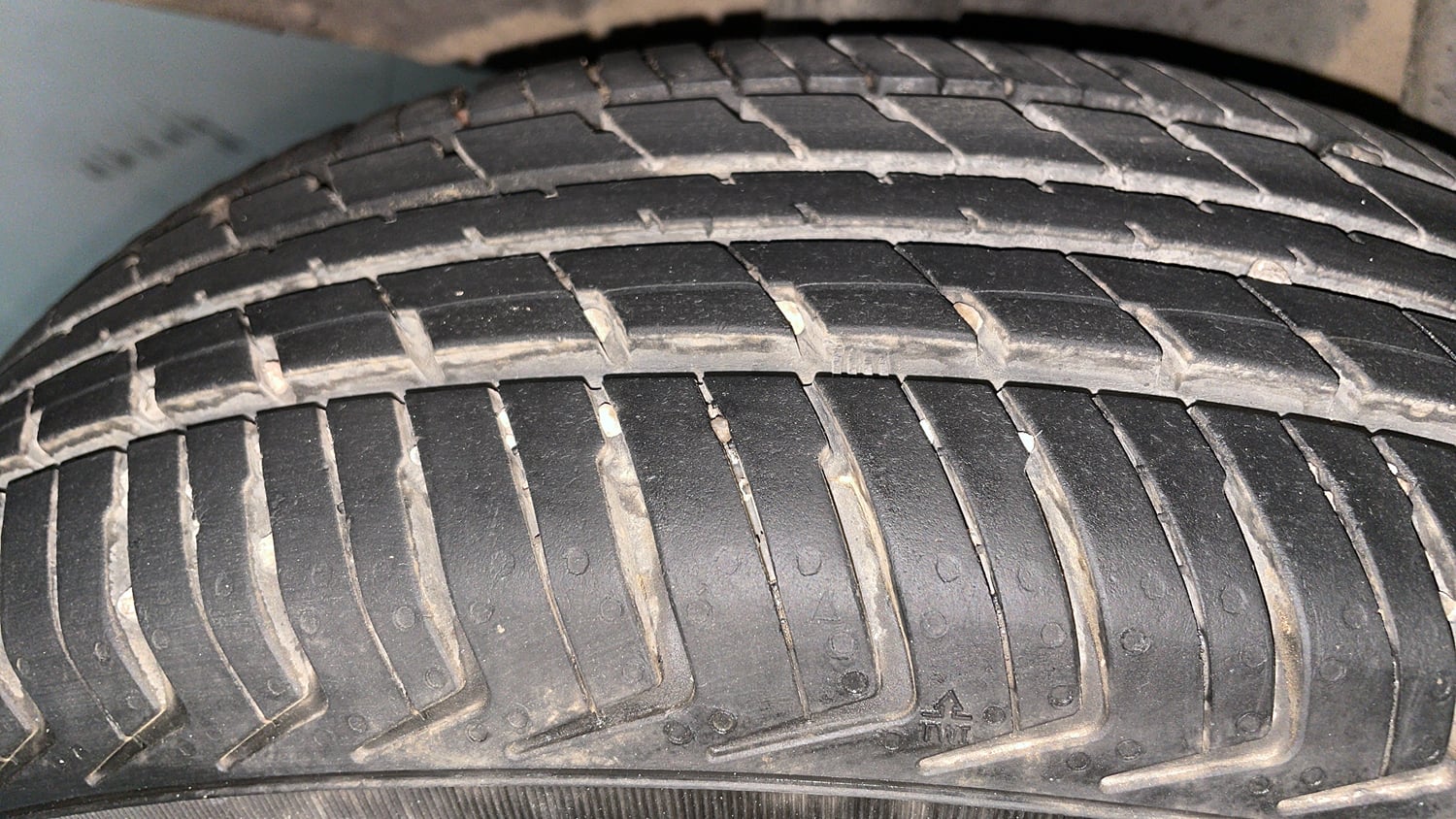 Used 2019 Renault Kwid 1.0 RXT AMT Opt Petrol Automatic tyres RIGHT REAR TYRE TREAD VIEW