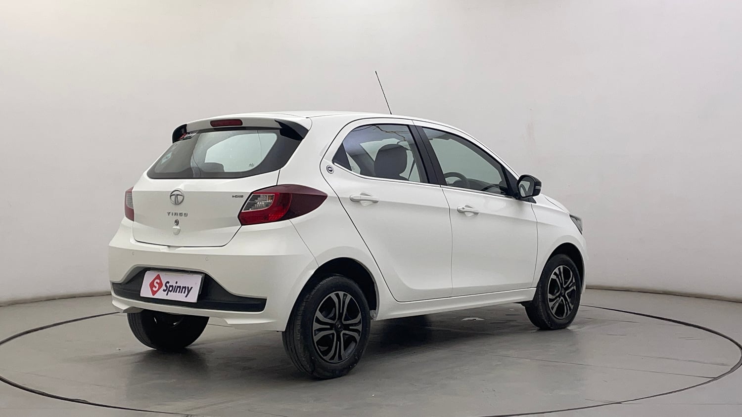 Used 2023 Tata Tiago XT CNG Cng Manual exterior RIGHT REAR CORNER VIEW