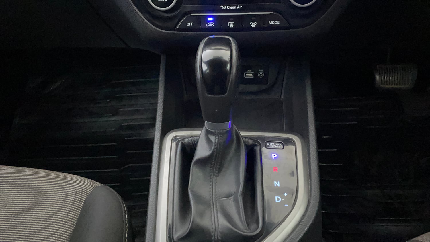 Used 2017 Hyundai Creta 1.6 SX Plus AT Petrol Petrol Automatic interior GEAR  KNOB VIEW