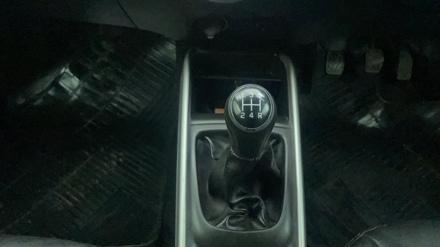 Used 2016 Maruti Suzuki Baleno Alpha 1.2 Petrol Manual interior GEAR  KNOB VIEW