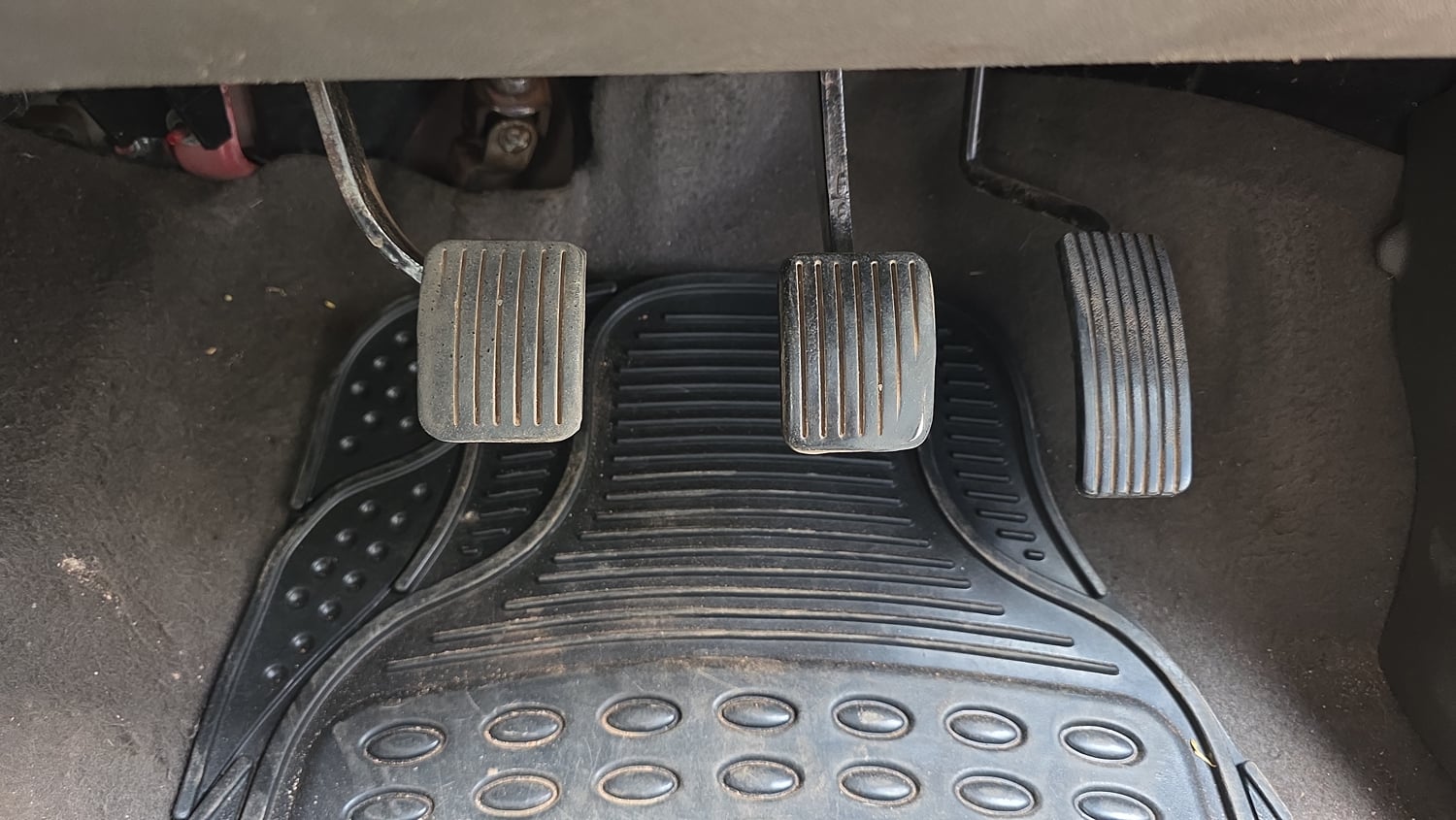 Used 2013 Hyundai i10 Era 1.1 iRDE2 Petrol Manual interior PEDALS VIEW