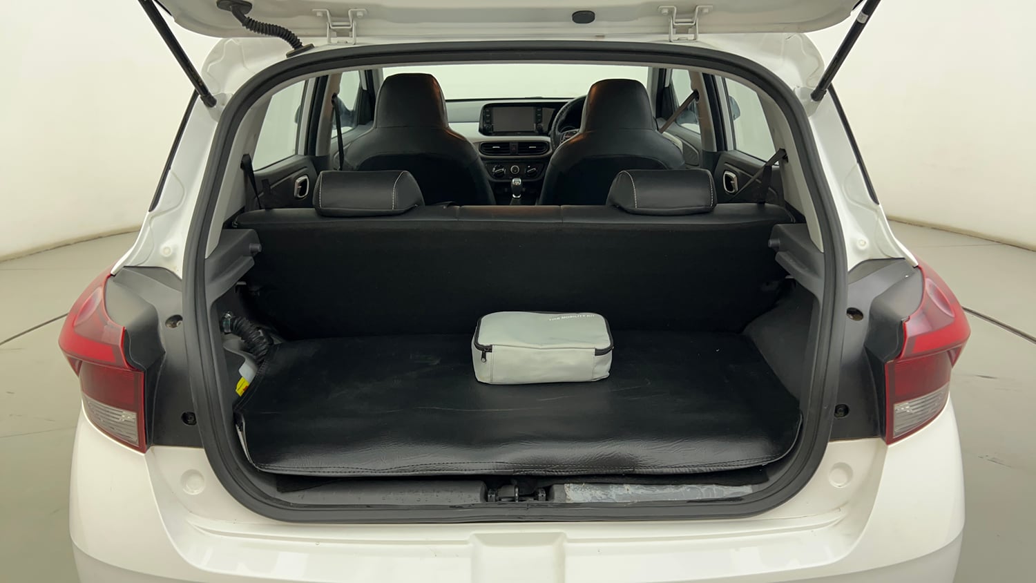 Used 2024 Hyundai Grand i10 Nios Sportz 1.2 Hy-CNG Duo Cng Manual interior DICKY INSIDE VIEW