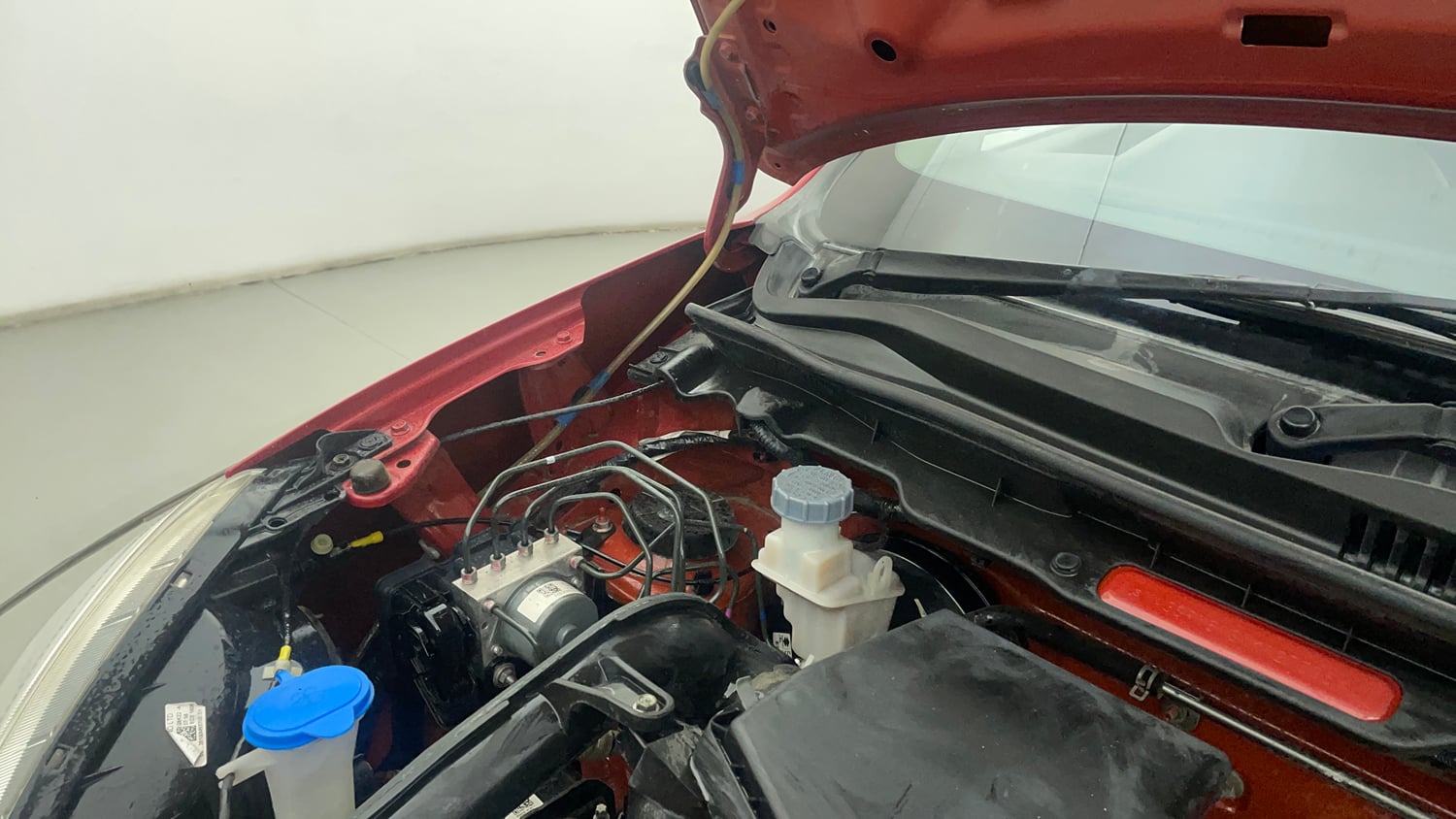 Used 2023 Maruti Suzuki Alto K10 VXi Plus Petrol Manual engine ENGINE RIGHT SIDE HINGE & APRON VIEW