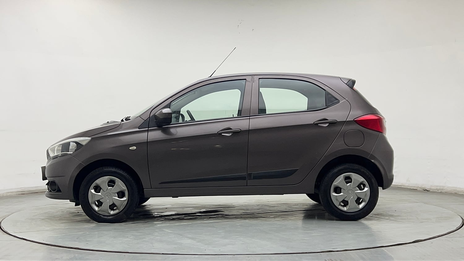 Used 2019 Tata Tiago Revotron XT Petrol Manual exterior LEFT SIDE VIEW