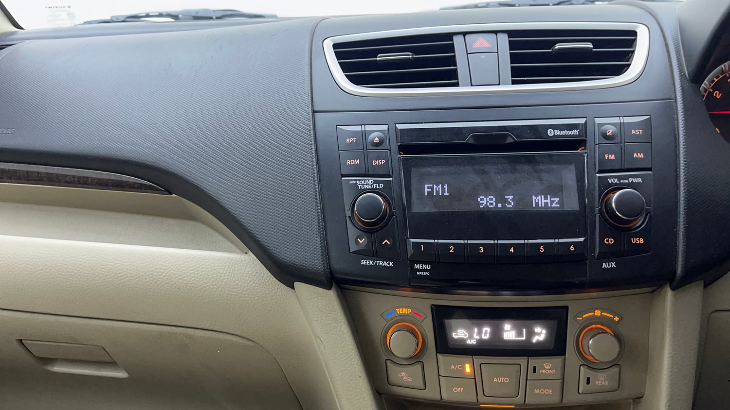 Used 2015 Maruti Suzuki Swift Dzire ZXI Petrol Manual interior MUSIC SYSTEM & AC CONTROL VIEW