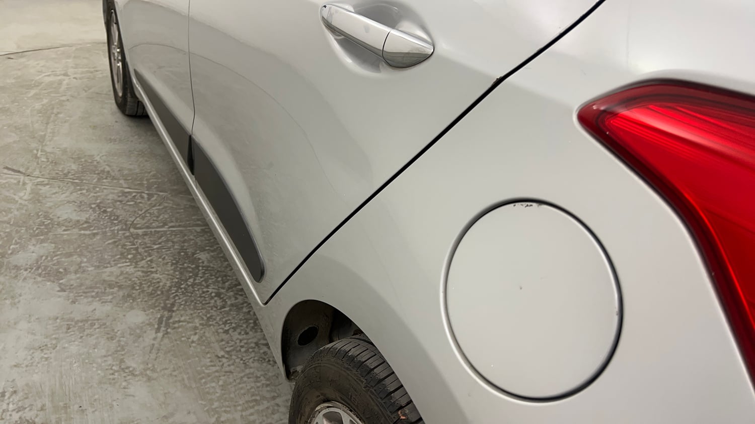 Used 2016 Hyundai Grand i10 Asta AT 1.2 Kappa VTVT Petrol Automatic dents MINOR DENT