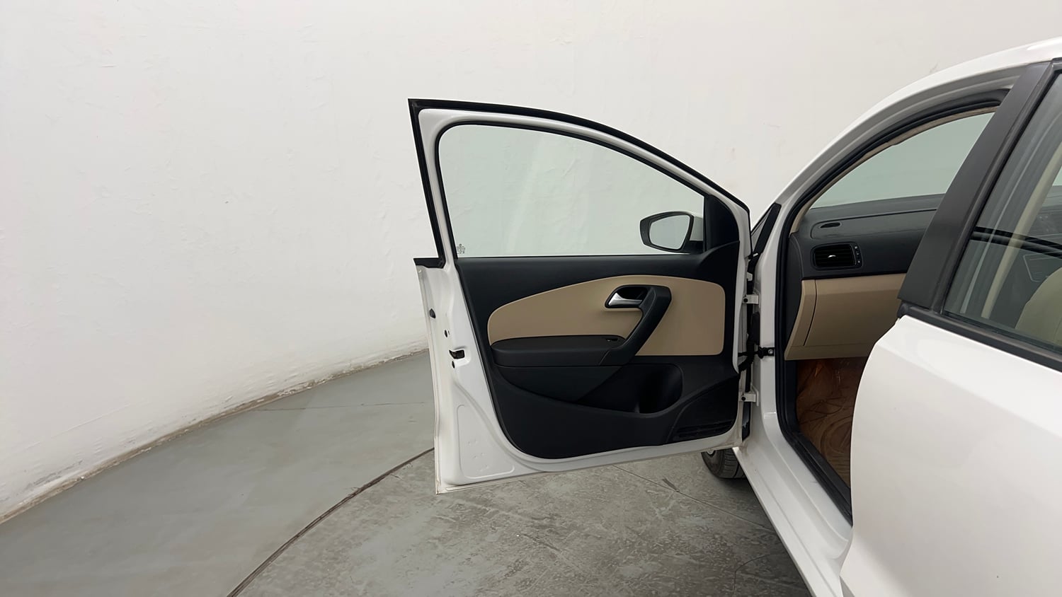 Used 2016 Volkswagen Ameo Comfortline 1.2L (P) Petrol Manual interior LEFT FRONT DOOR OPEN VIEW