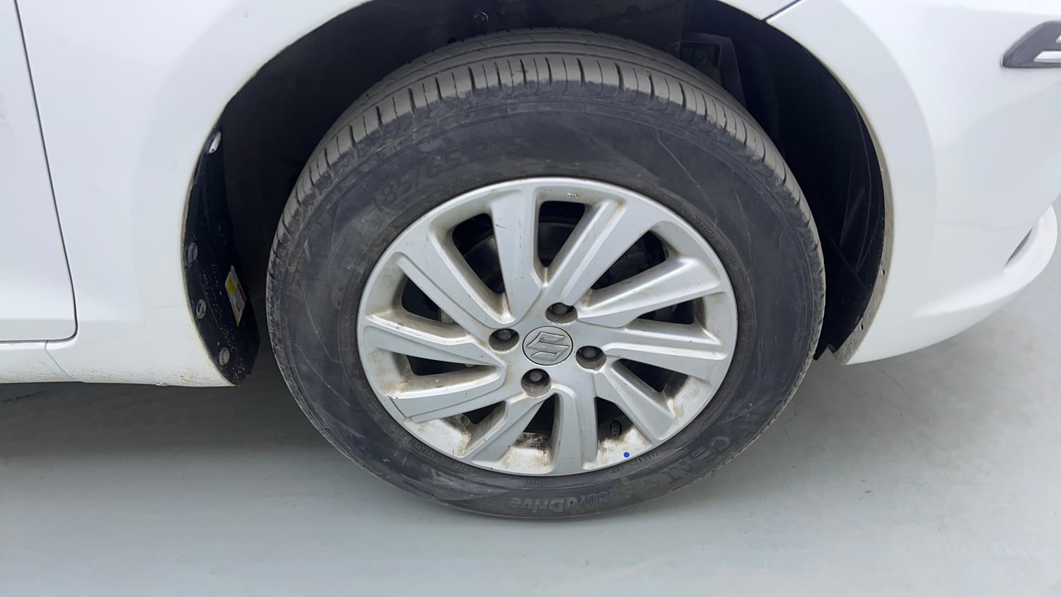 Used 2016 Maruti Suzuki Swift Dzire ZXI Petrol Manual tyres RIGHT FRONT TYRE RIM VIEW