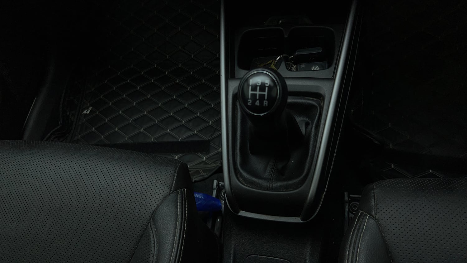 Used 2023 Maruti Suzuki XL6 Alpha Plus MT Petrol Petrol Manual interior GEAR  KNOB VIEW