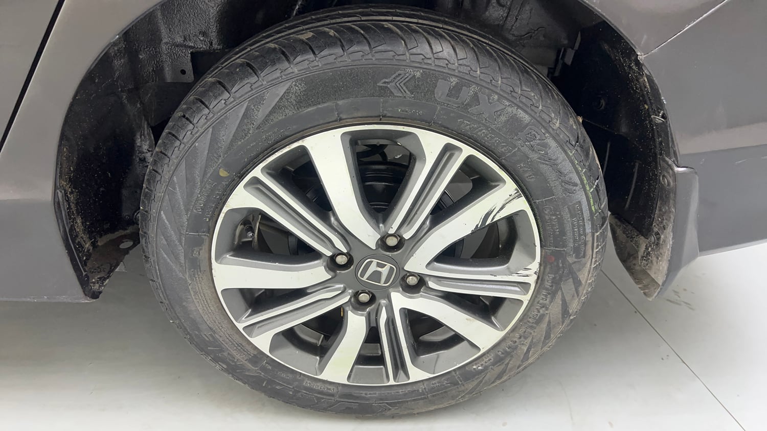 Used 2017 Honda City V Petrol Petrol Manual tyres LEFT REAR TYRE RIM VIEW