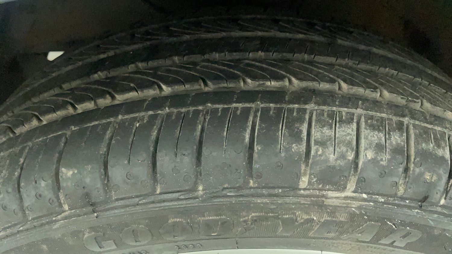 Used 2016 Maruti Suzuki Baleno Alpha 1.2 Petrol Manual tyres LEFT FRONT TYRE TREAD VIEW