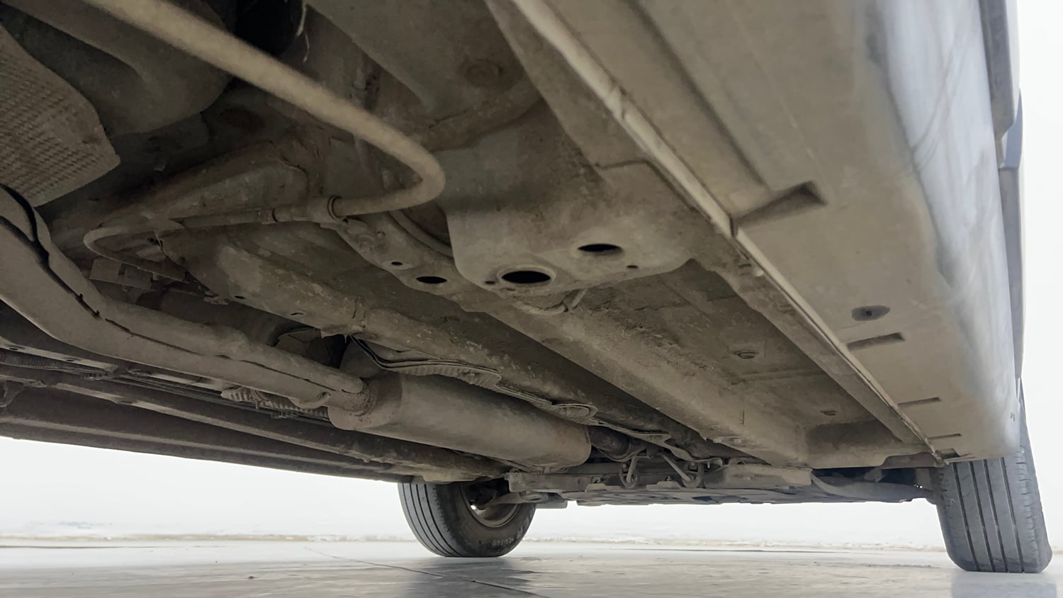 Used 2023 Mahindra XUV 300 W8 (O) 1.2 Petrol AMT Petrol Automatic extra REAR RIGHT UNDERBODY VIEW