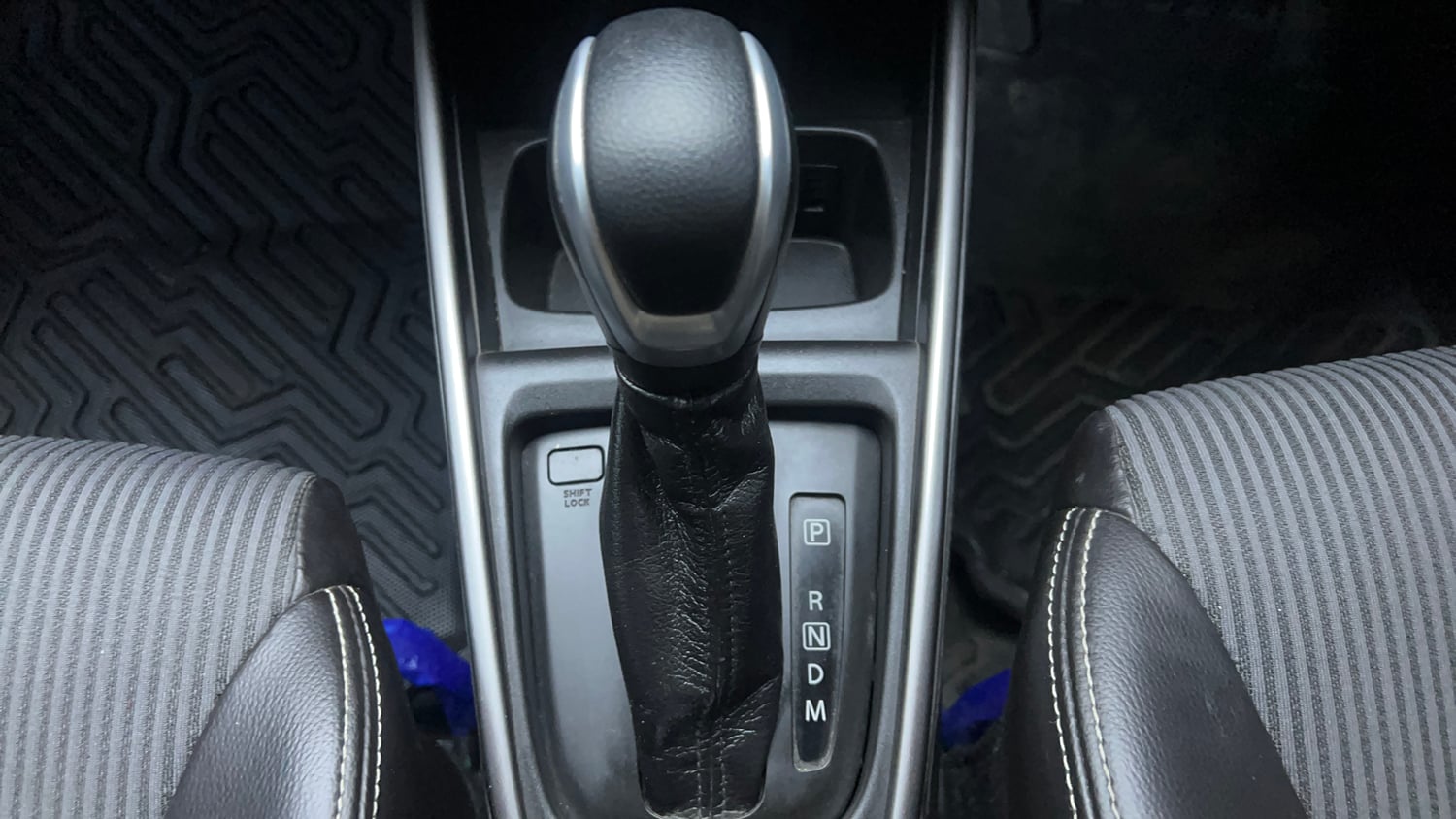 Used 2023 Maruti Suzuki XL6 Zeta AT Petrol Petrol Automatic interior GEAR  KNOB VIEW