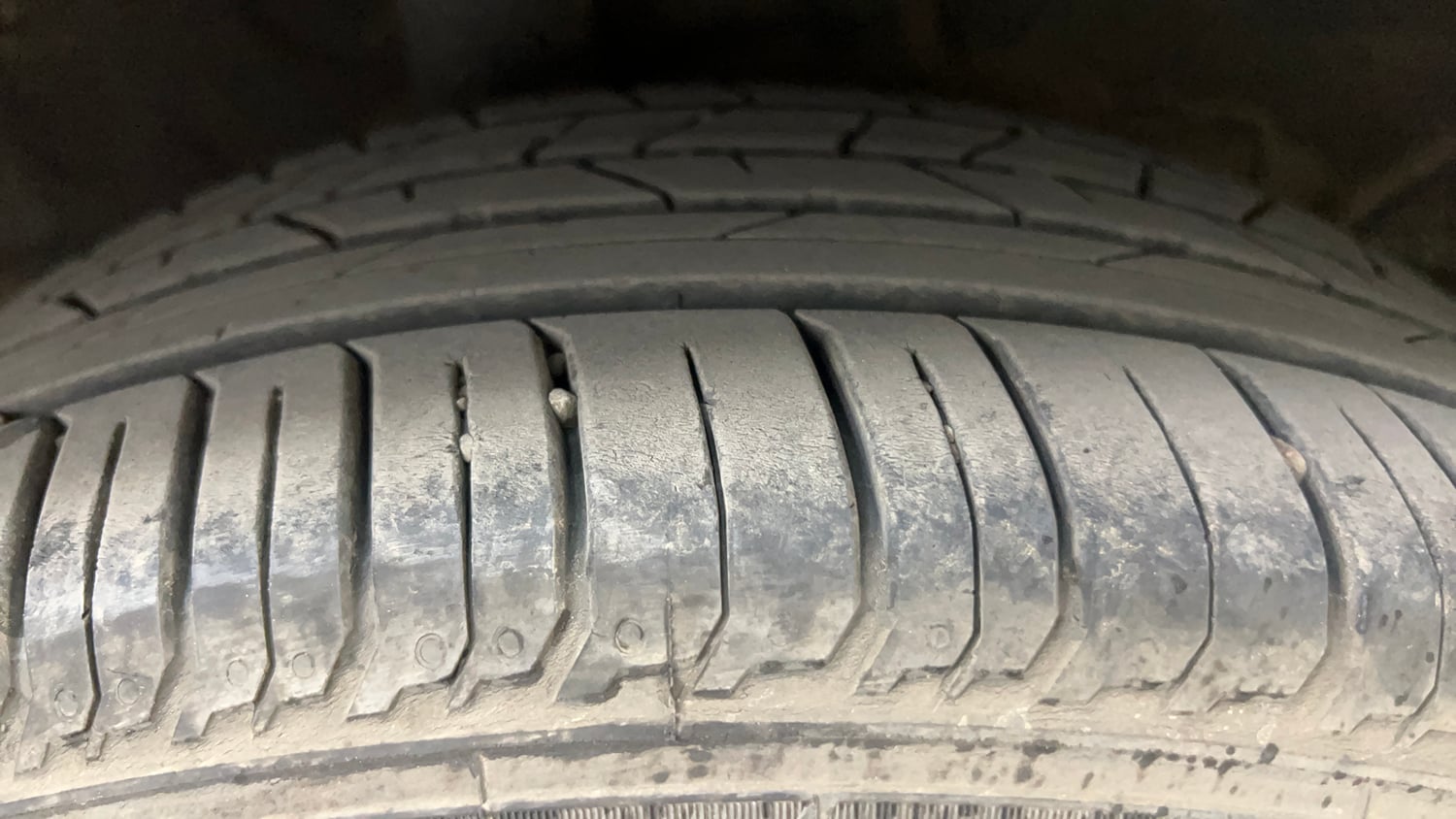 Used 2024 Hyundai New i20 Asta (O) 1.2 IVT Petrol Automatic tyres RIGHT REAR TYRE TREAD VIEW