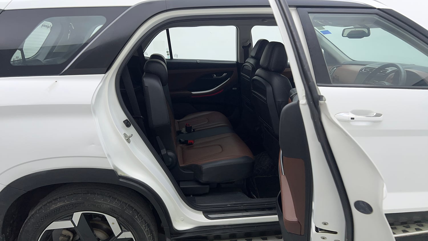 Used 2023 Hyundai Alcazar Signature (O) 7 STR 1.5 Petrol DCT Petrol Automatic interior RIGHT SIDE REAR DOOR CABIN VIEW