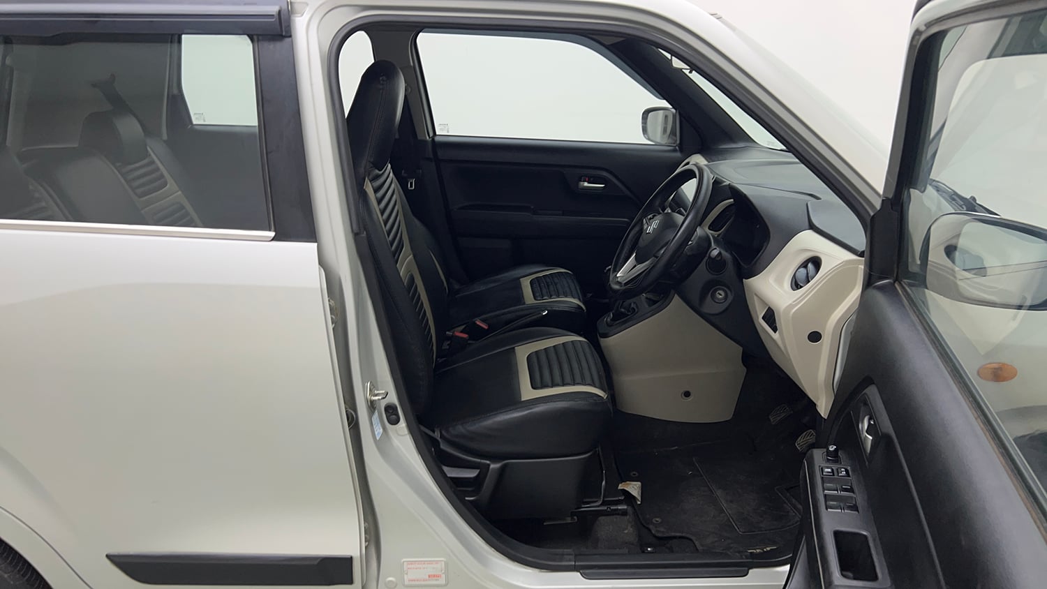 Used 2019 Maruti Suzuki Wagon R VXi 1.2 Petrol Manual interior RIGHT SIDE FRONT DOOR CABIN VIEW