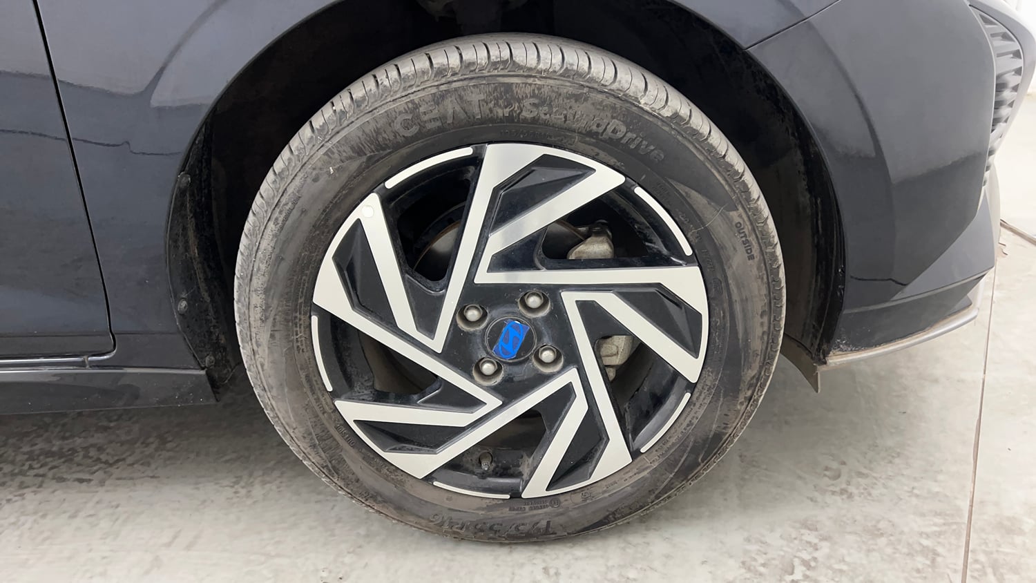 Used 2024 Hyundai New i20 Asta (O) 1.2 IVT Petrol Automatic tyres RIGHT FRONT TYRE RIM VIEW