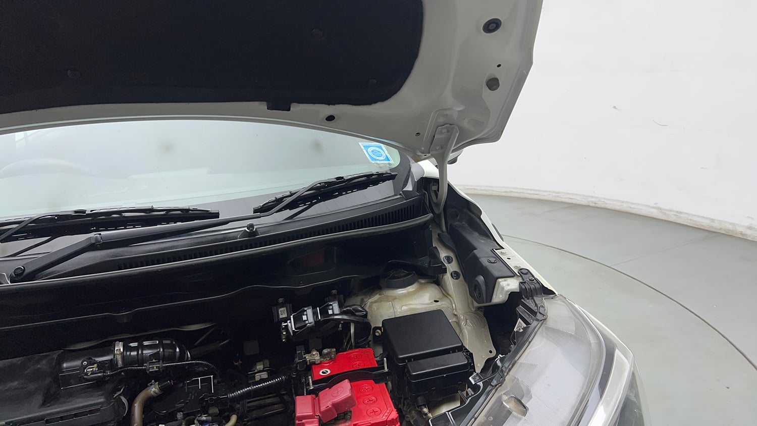 Used 2023 Maruti Suzuki XL6 Alpha Plus MT Petrol Petrol Manual engine ENGINE LEFT SIDE HINGE & APRON VIEW
