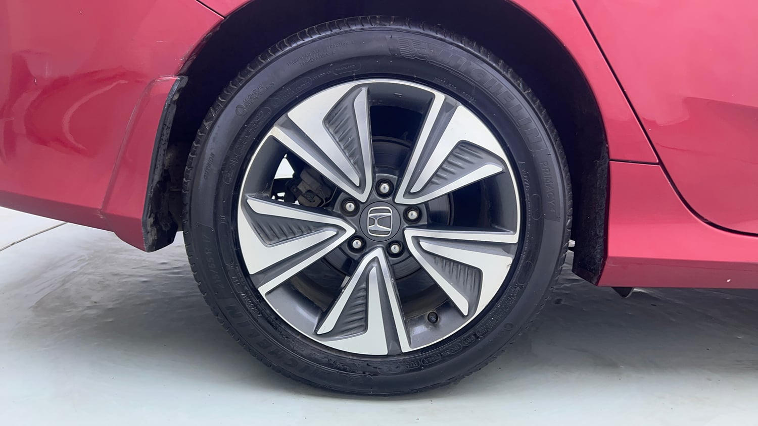 Used 2019 Honda Civic ZX CVT Petrol Petrol Automatic tyres RIGHT REAR TYRE RIM VIEW