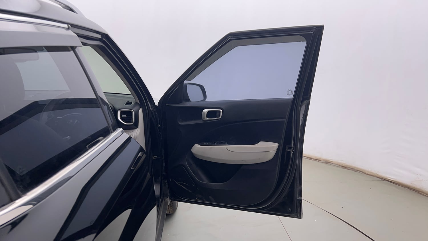 Used 2022 Hyundai Venue SX 1.2 Petrol Petrol Manual interior RIGHT FRONT DOOR OPEN VIEW