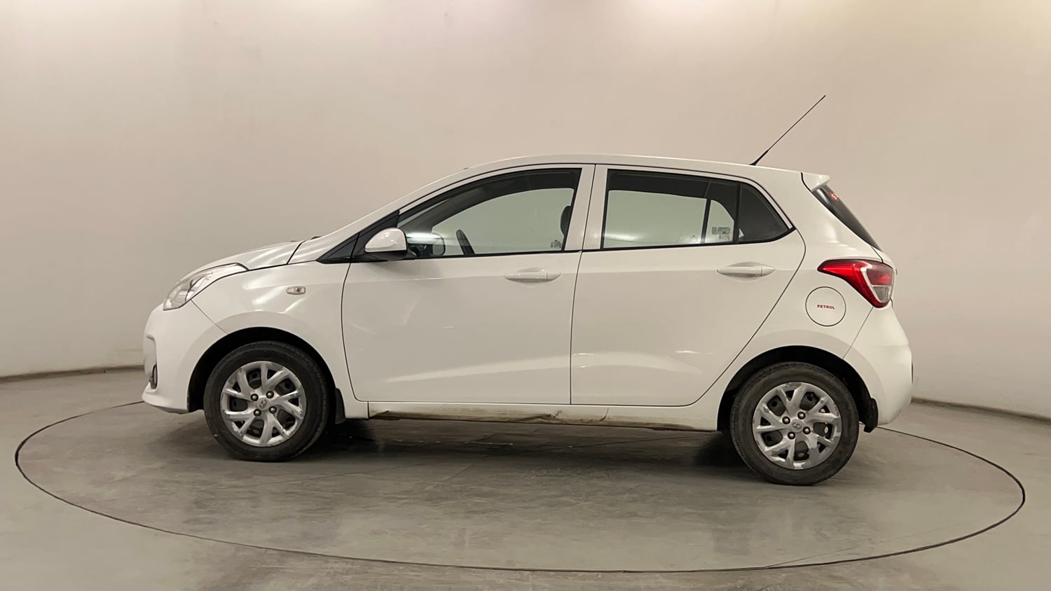 Used 2018 Hyundai Grand i10 Magna 1.2 Kappa VTVT Petrol Manual exterior LEFT SIDE VIEW