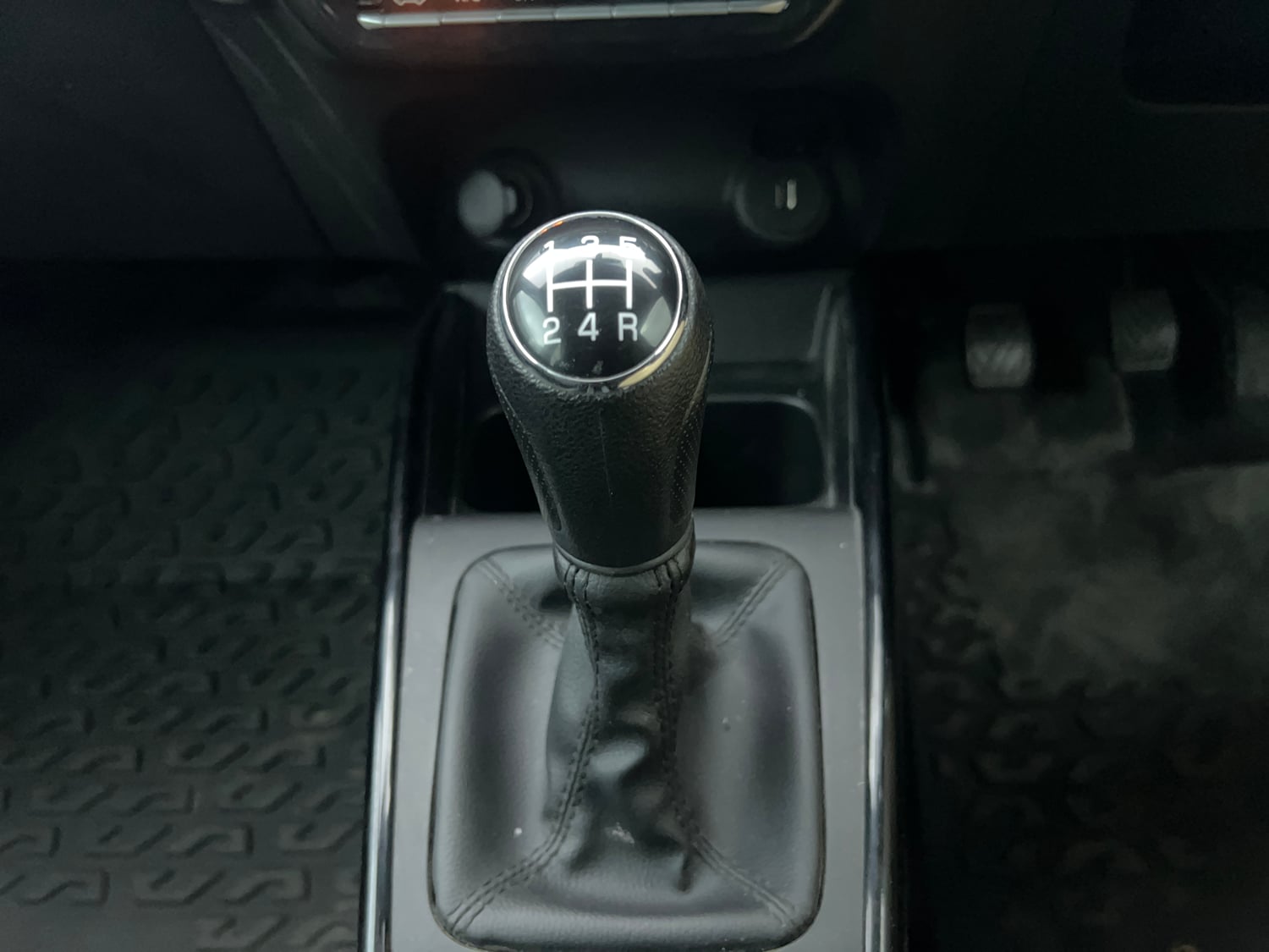 Used 2023 Toyota Glanza V Petrol Manual interior GEAR  KNOB VIEW