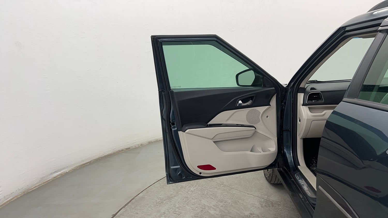 Used 2023 Mahindra XUV 300 W8 (O) 1.2 Petrol AMT Petrol Automatic interior LEFT FRONT DOOR OPEN VIEW