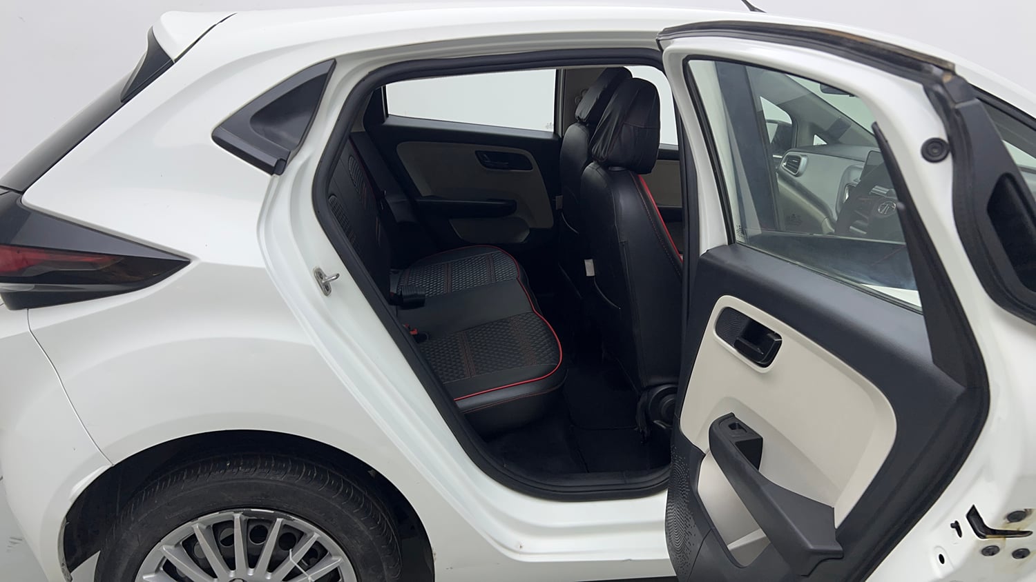 Used 2021 Tata Altroz XT Petrol Petrol Manual interior RIGHT SIDE REAR DOOR CABIN VIEW