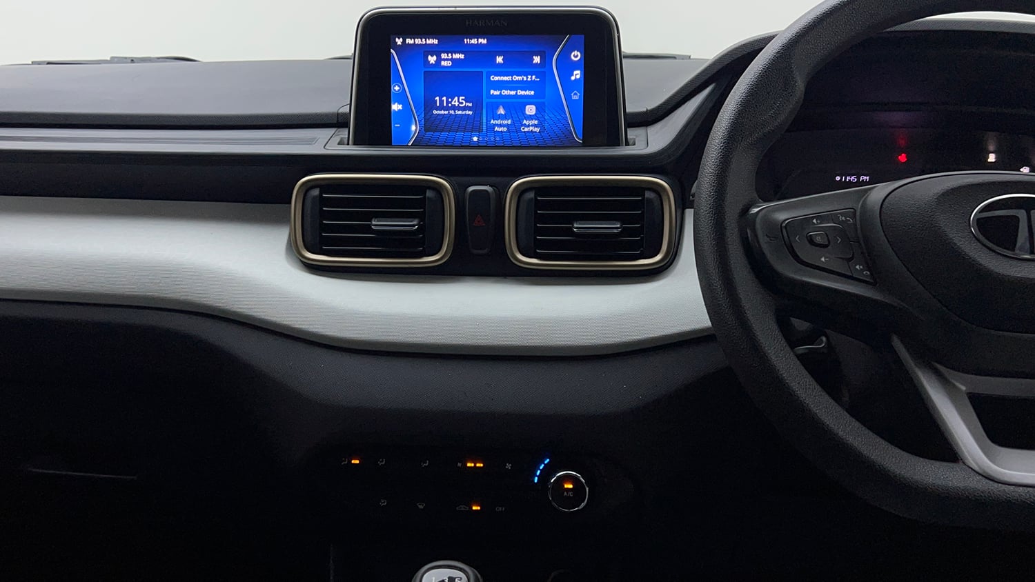 Used 2024 Tata Punch Accomplished iCNG Cng Manual interior MUSIC SYSTEM & AC CONTROL VIEW