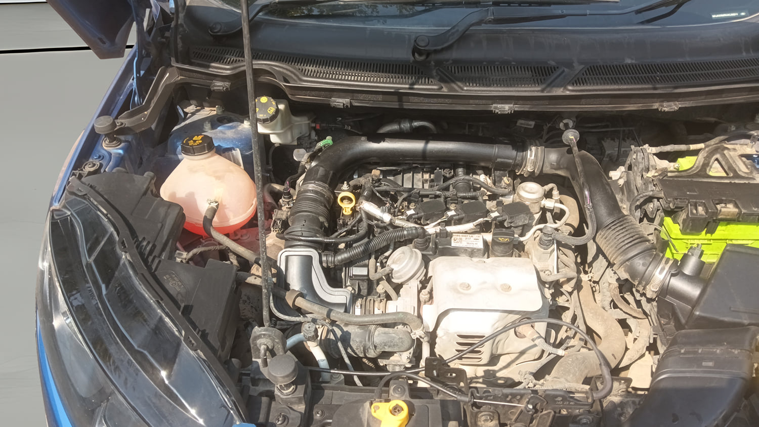 Used 2020 Ford EcoSport S Petrol Petrol Manual engine ENGINE RIGHT SIDE VIEW