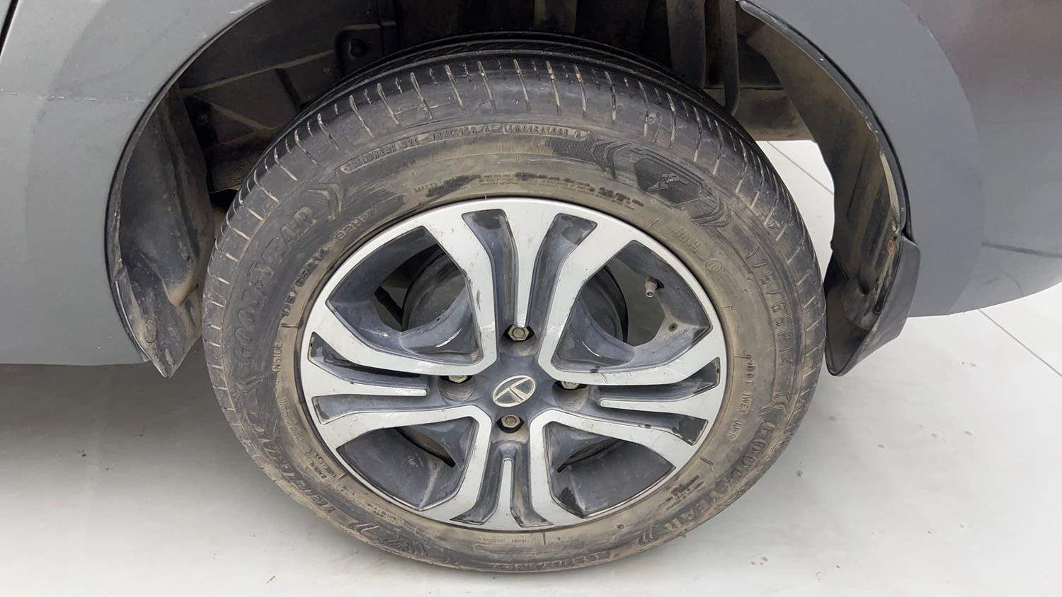 Used 2022 Tata Tigor XZ Plus CNG Cng Manual tyres LEFT REAR TYRE RIM VIEW